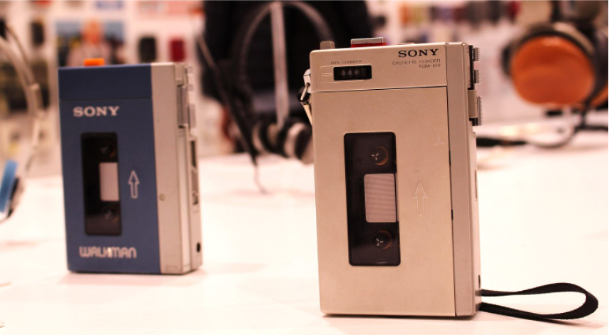 Celebramos 45 años del Walkman, el pionero de la música portátil