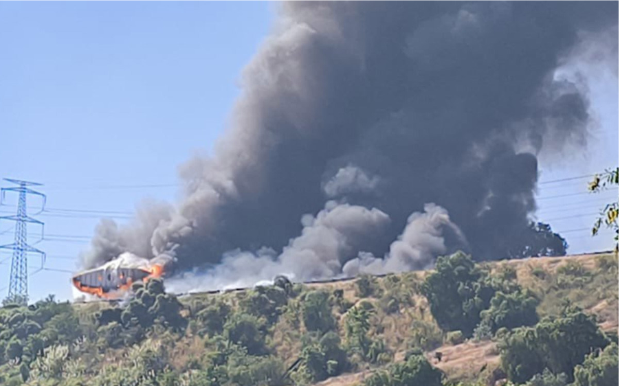 Explosión de pipa consume caseta de cobro en la autopista Chamapa-Lechería