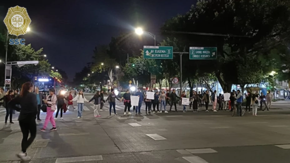 Río Churubusco colapsó por protesta de locatarios del Mercado de Coyoacán