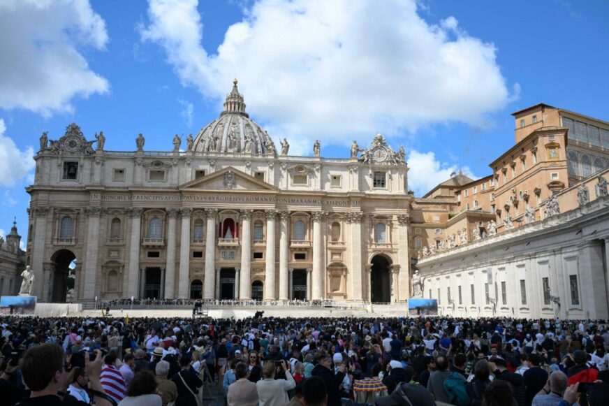 Humo blanco en Roma: el mundo celebra la elección del nuevo Papa