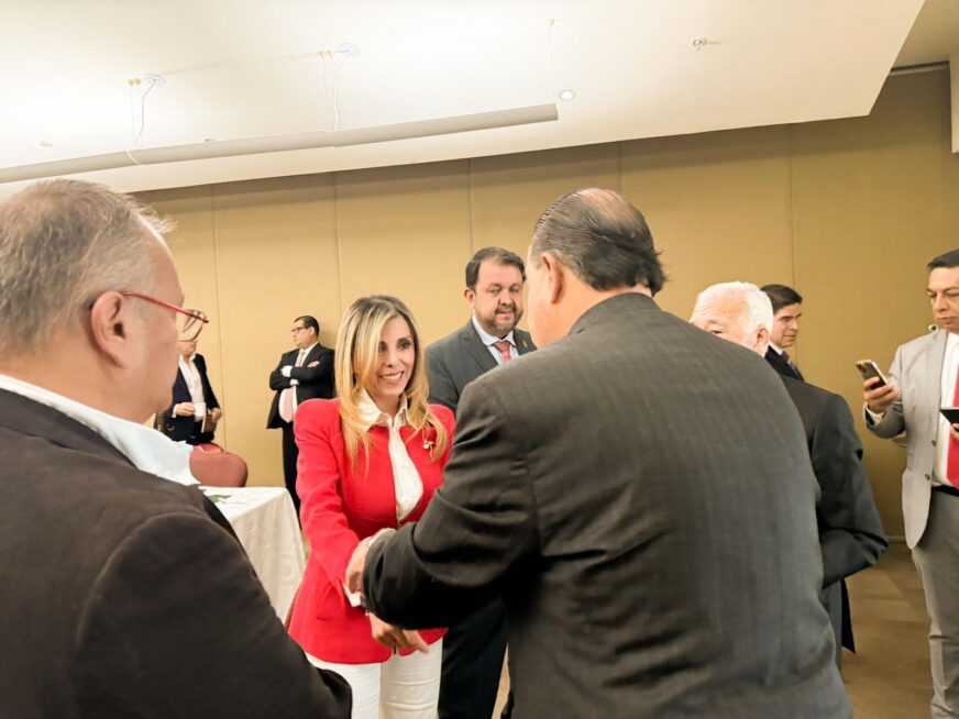 Marisela Morales aboga por justicia sólida y confianza ciudadana en encuentro jurídico