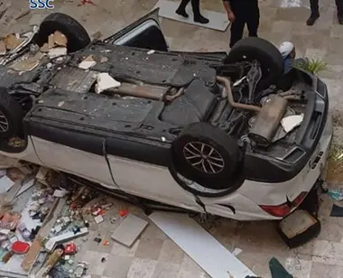 Auto “vuela” desde estacionamiento en CDMX; tragedia en Plaza Lilas