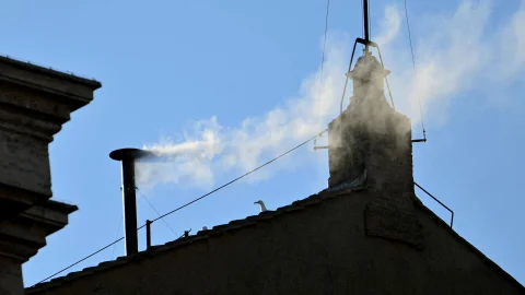 El Humo Blanco: Tradición Vaticana y la Expectativa en un Nuevo Cónclave