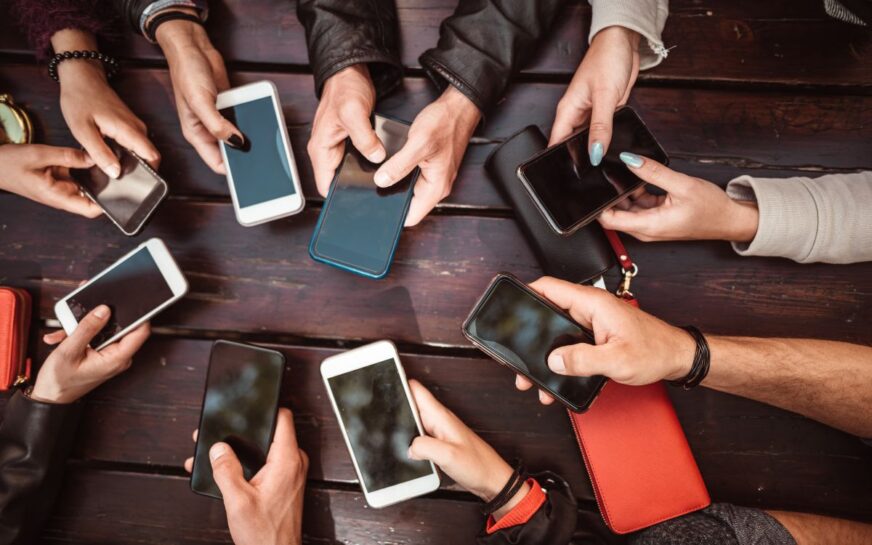 Redes sociales reconfiguran el consumo de noticias en México