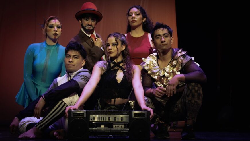 Jóvenes acróbatas se gradúan volando alto en “TODO”, espectáculo de Cirko de Mente