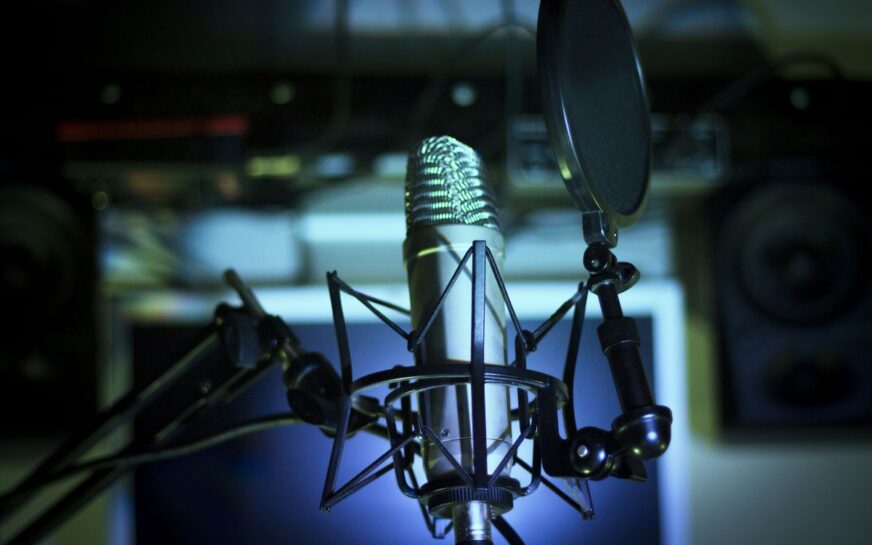 La industria mexicana del doblaje enfrenta el auge de la inteligencia artificial