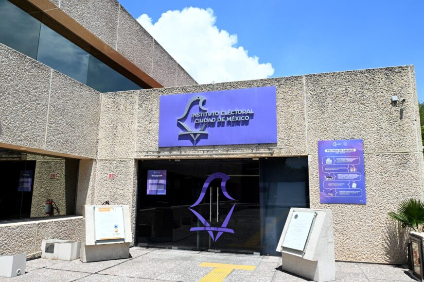 Manifestantes del PRD cercan IECM; sin cumplir requisitos, prerrogativas siguen en pausa