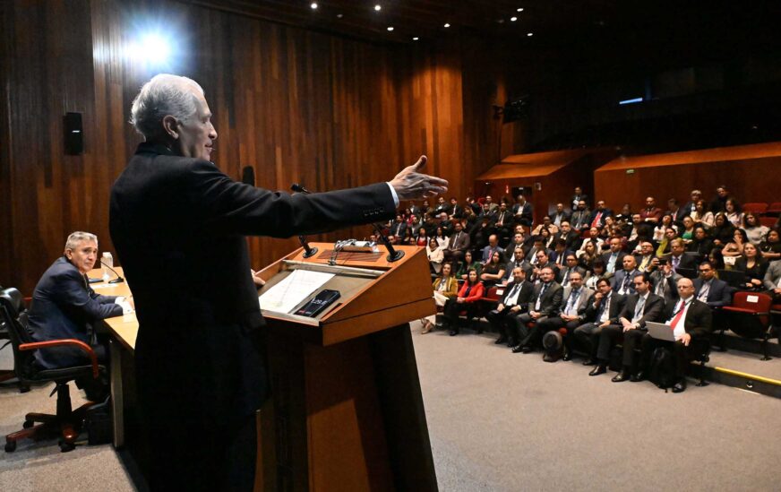 Construyendo universidades del siglo XXI: Valadés apuesta por la unión y la autonomía