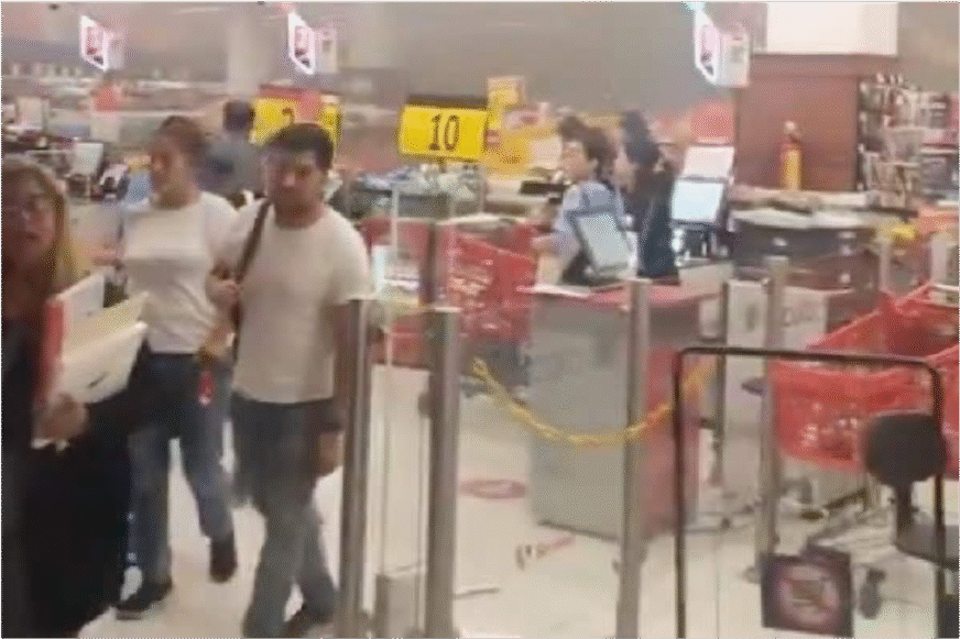 Incendio en supermercado de Parque Delta moviliza a bomberos de la CDMX