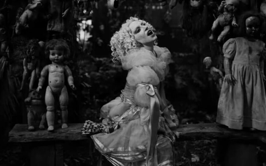 Lady Gaga y Tim Burton sorprenden con un videoclip grabado en la Isla de las Muñecas