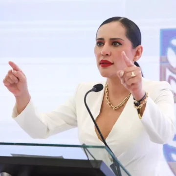 Sandra Cuevas y C4 Jiménez: choque público tras la tragedia en rodada de motos