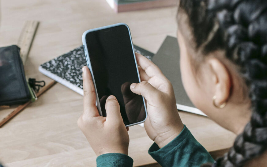 Violencia virtual afecta más que la presencial en jóvenes, alerta la UNAM