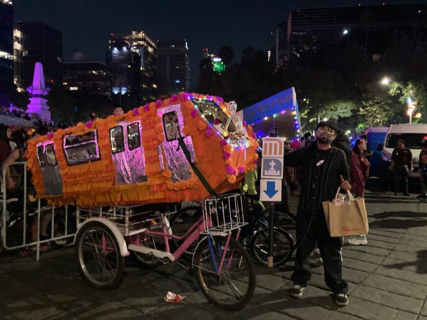 Récord histórico en el Paseo Nocturno ‘Muévete en Bici’: tradición y movilidad se unen
