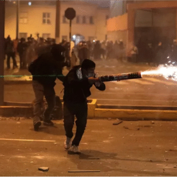Protestas en Perú dejan un muerto y más de 100 heridos mientras jóvenes exigen cambios al gobierno de Jerí