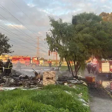 Fuego en Iztapalapa: Personas en situación de calle provocan incendio por fogata