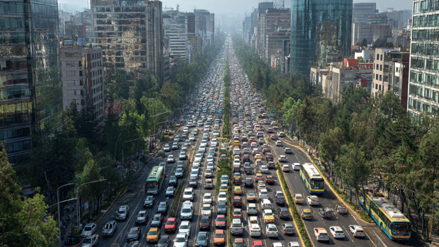 Nuevas multas de tránsito en CDMX alcanzan hasta 68 mil pesos en 2025