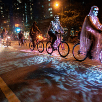 Paseo Nocturno de Día de Muertos: la CDMX pedalea entre luz y tradición