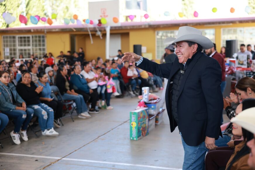 Con canastas alimentarias, David Monreal refuerza economía familiar en Juan Aldama