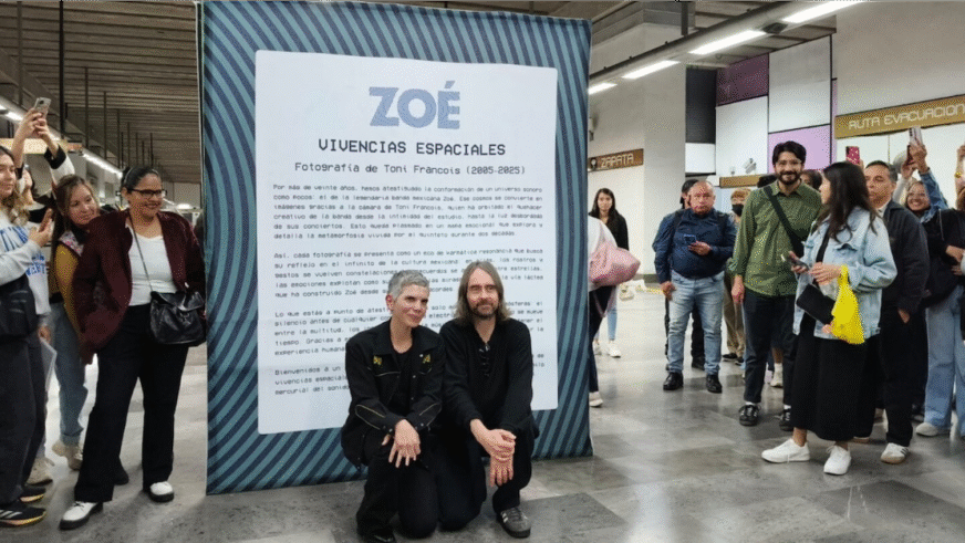 Zoé sorprende a sus fans con exposición fotográfica en el Metro Zapata