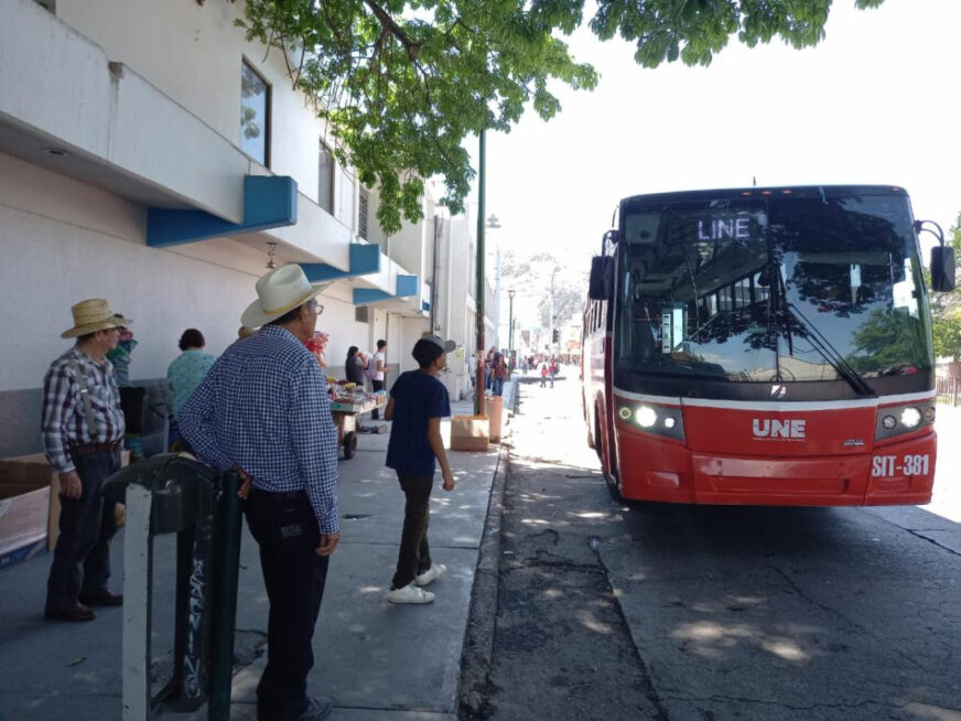 Choferes de Hermosillo pierden licencia tras ser denunciados por grabar videos conduciendo
