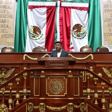 Pilas fuera de la basura común: legisladores buscan manejo seguro en toda la ciudad