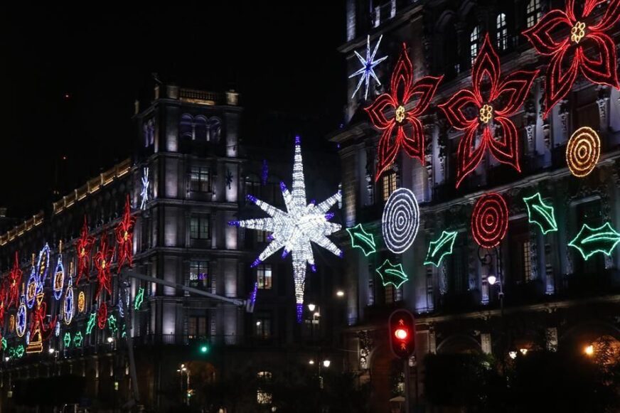Miles de luces y un misterio por revelar: así se transforma el Centro Histórico esta Navidad
