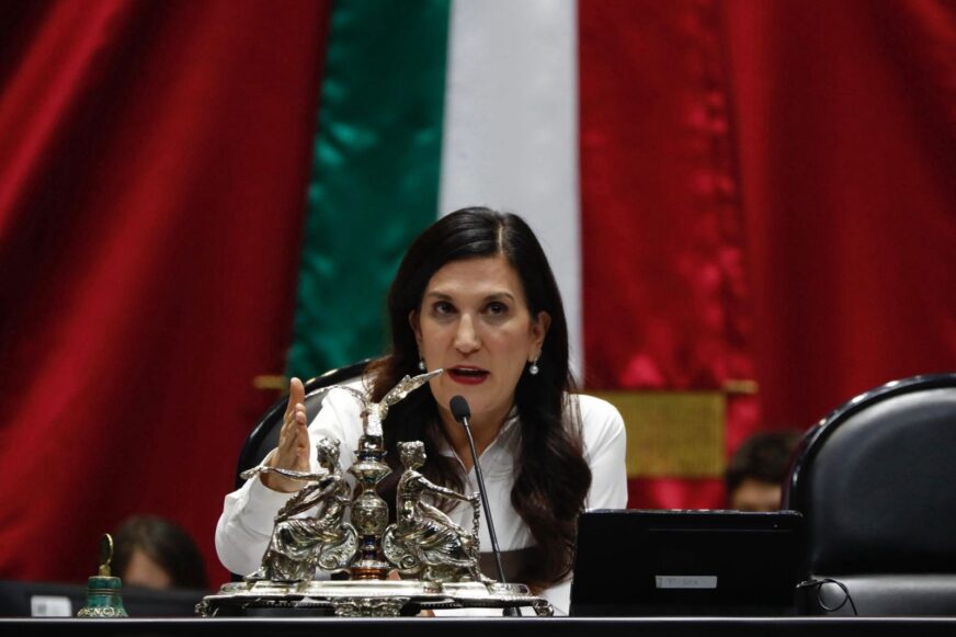 Kenia López Rabadán exige respeto a la representación de millones de mexicanos