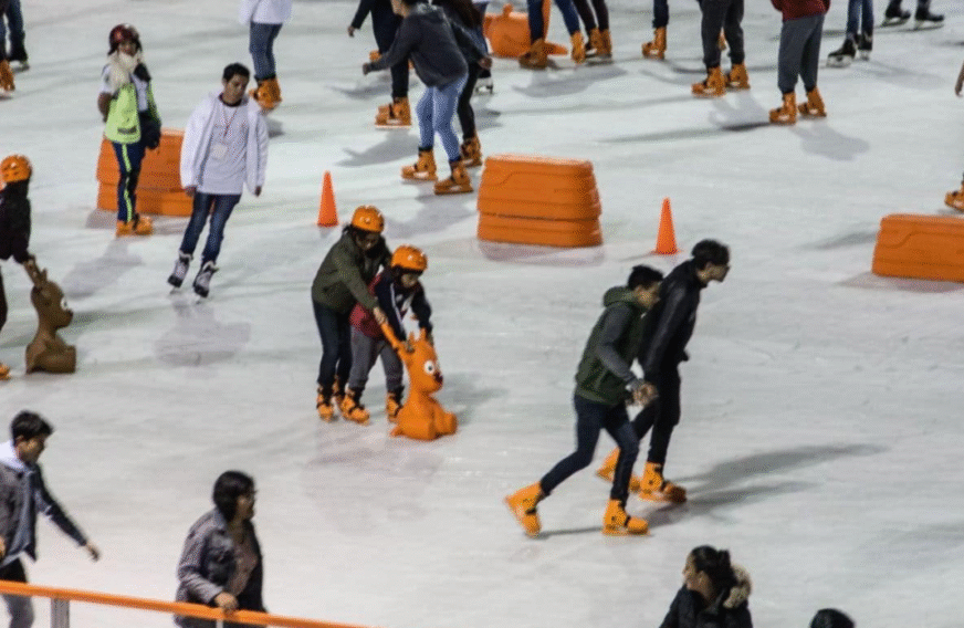 ¿Plan perfecto y sin gastar? Así llegas a la pista de hielo gratis en CDMX