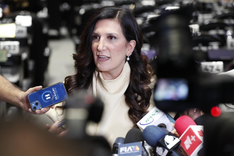 Kenia López exige frenar violencia sin pleitos políticos