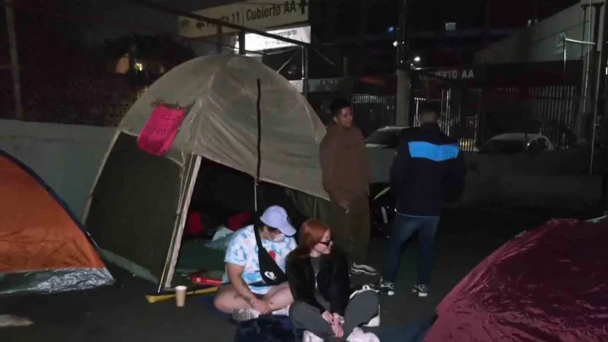 CDMX recibe a Bad Bunny con campamentos afuera del estadio y alta demanda por su World Tour