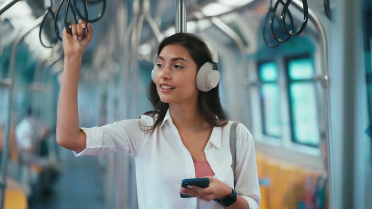 Tu mapa de sonido personal: cómo los auriculares con audio espacial adaptativo crean una burbuja acústica perfecta en el metro o la oficina