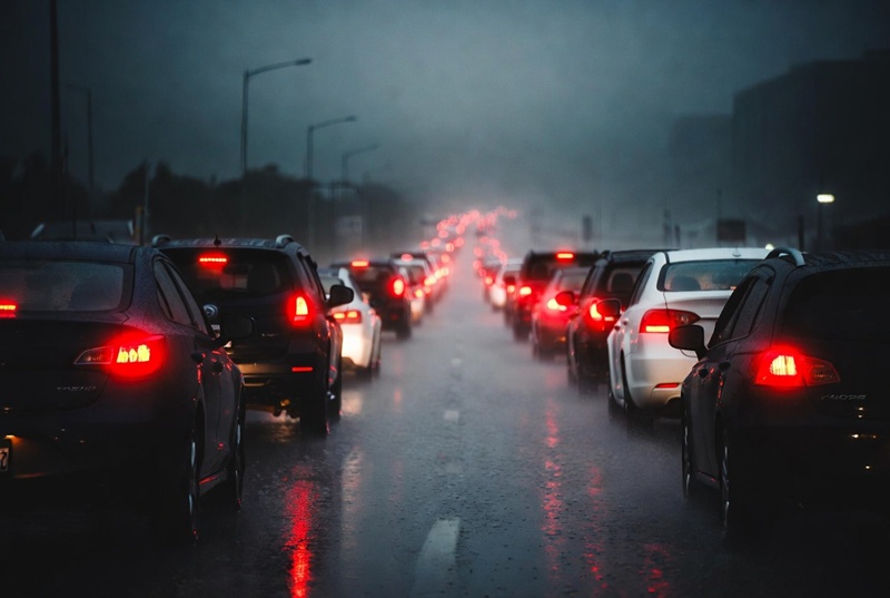 Lluvia retrasa avance en 8 líneas del Metro y satura vialidades CDMX
