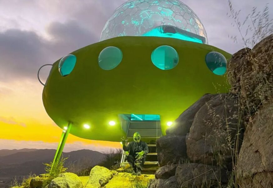 ¿Dormir en un OVNI? Esto cuesta la noche en el hospedaje más viral de Valle de Guadalupe