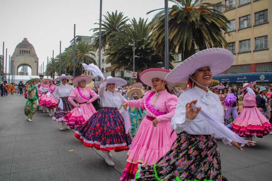 CDMX se pinta de tradición: Carnaval de Carnavales reúne a miles en el Centro Histórico