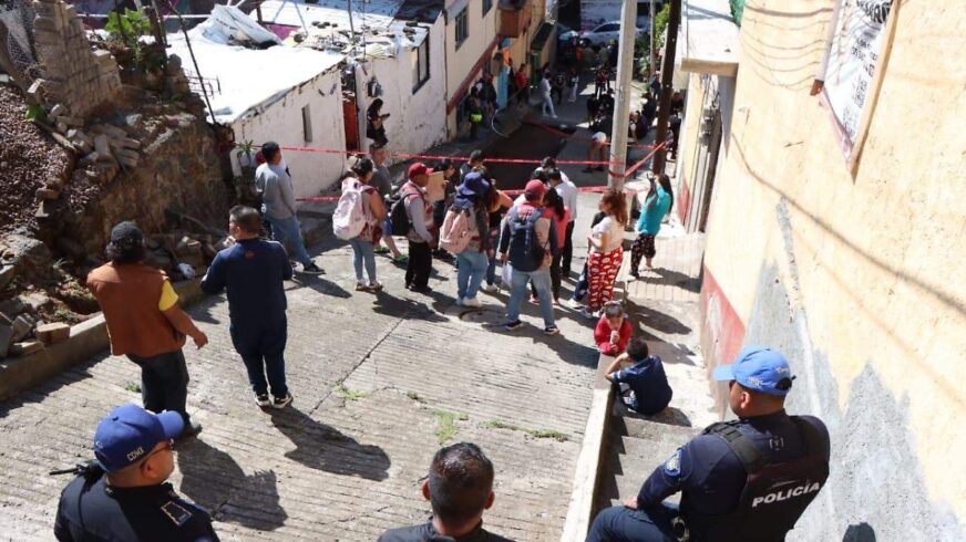 CDMX atiende a damnificados por megafuga; vecinos cuestionan retraso y falta de claridad