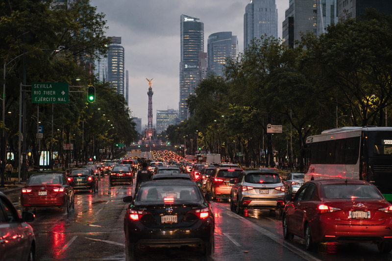 Tráfico y Metro CDMX registran retrasos por eventos y lluvias este sábado