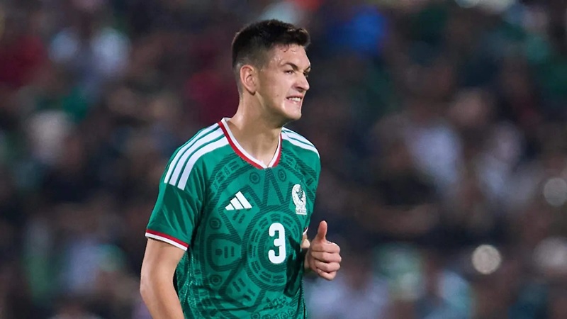 Expulsión de César Montes obliga a reestructurar defensa de México ante Corea