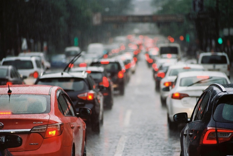 Lluvia y mega marcha de CNTE colapsan movilidad en la CDMX