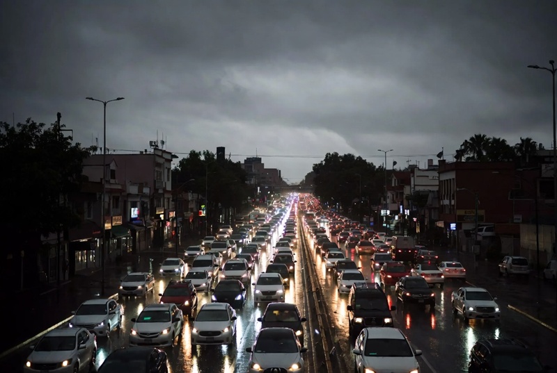 Movilidad en CDMX: Marchas de la CNTE y lluvia saturan seis avenidas principales