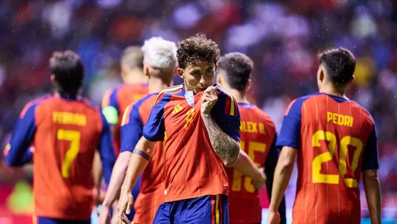 España vence tres a uno a Perú y consolida efectividad rumbo al Mundial