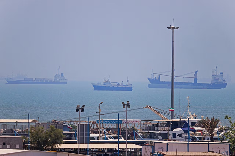 Irán cierra el estrecho de Ormuz tras ataques israelíes en Líbano