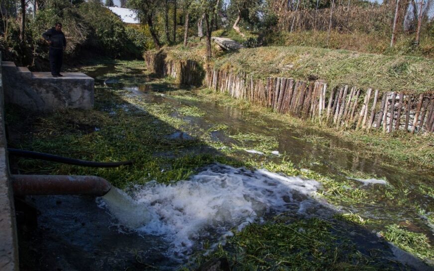 Empresas que contaminan agua en México deben pagar aunque no tengan medidores, confirma la Suprema Corte