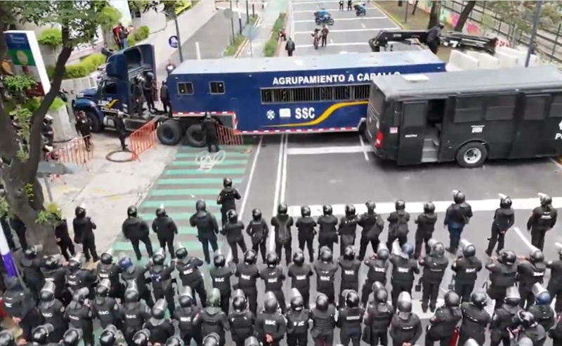 Bloquean marcha de la CNTE rumbo al Estadio Ciudad de México