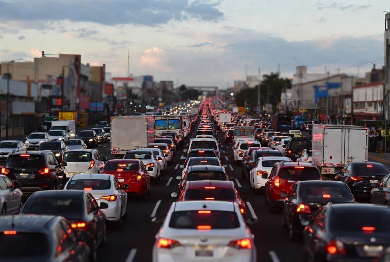 Tráfico y Metro CDMX operan bajo saturación estadística este lunes