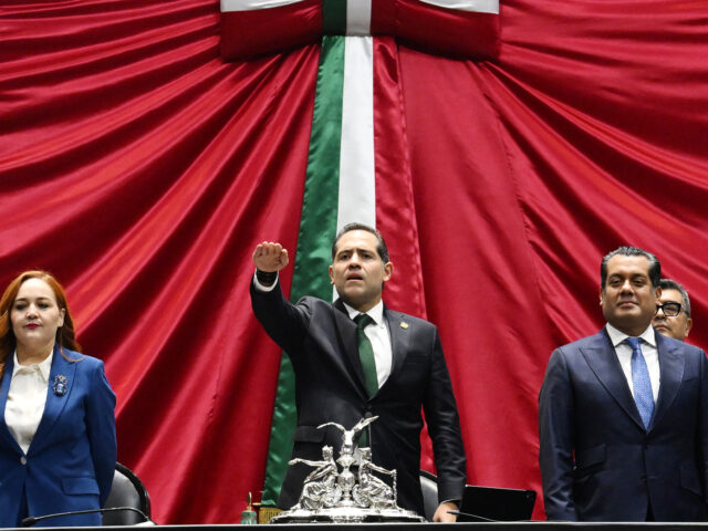 Raúl Bolaños-Cacho Cué rinde protesta como presidente de la Mesa Directiva de la Cámara de Diputados