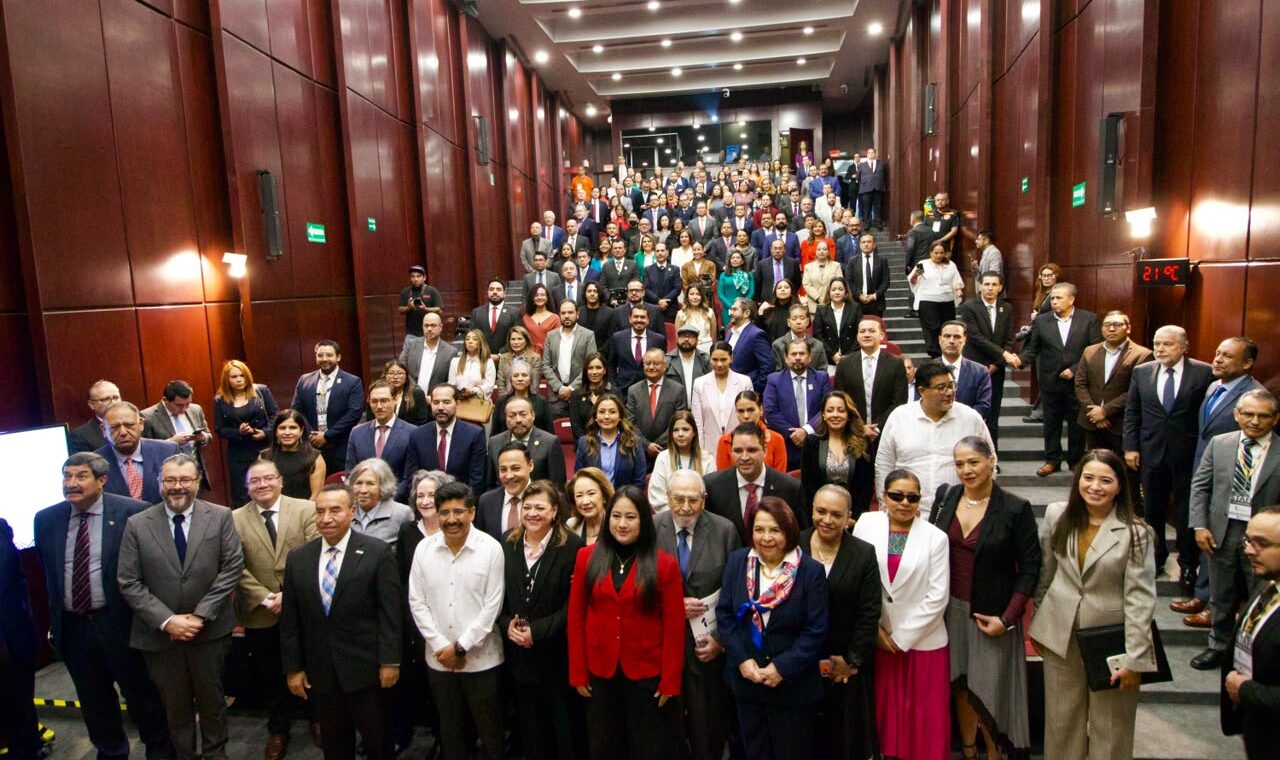 Personas asistentes al acto por el primer aniversario del Tribunal de Disciplina Judicial
