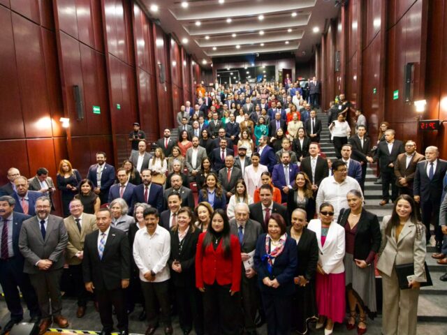 Personas asistentes al acto por el primer aniversario del Tribunal de Disciplina Judicial