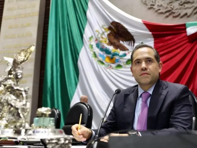 Raúl Bolaños-Cacho Cué preside una sesión en la Cámara de Diputados